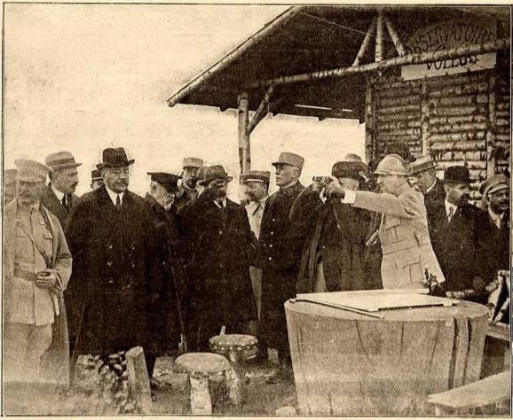 O Presidente da República, Bernardino Machado, observa a frente de batalha do Aisne