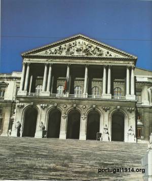 O tratado de Versailles é levado ao Parlamento
