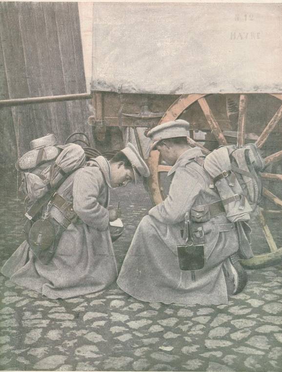 Soldado do Corpo Expedicionário Português escreve para um camarada uma carta à família.